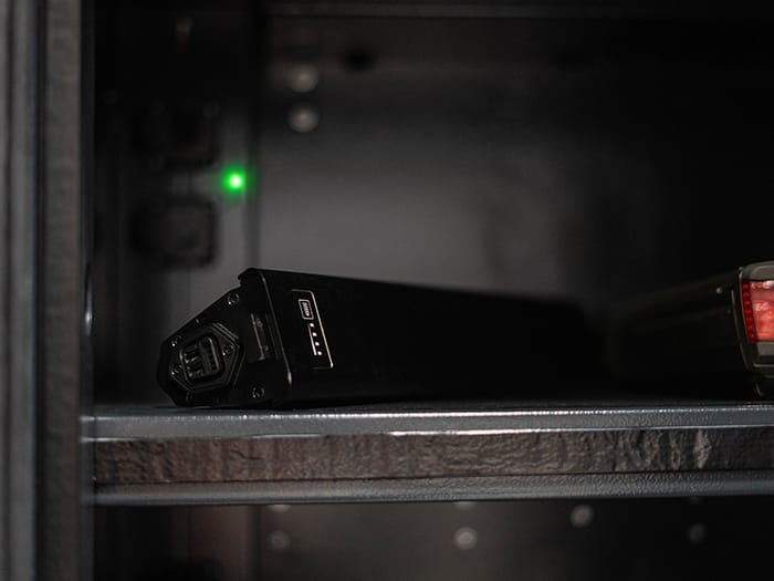 Batteryguard-accukluis-XS-2-continu-opladen-interieur-2